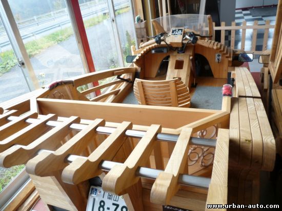 Деревянный автомобиль из Японии
